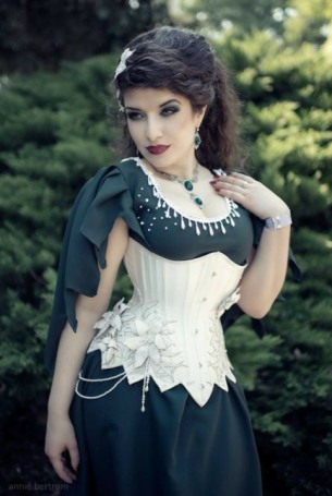Corseted Curvaceous Cuties (4)