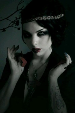 Gothic June Lady (5)